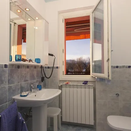Casa Fiorita: Leggiuno 100 Meters From Lake Apartment With Shared Pool - Happy Rentals Leggiuno