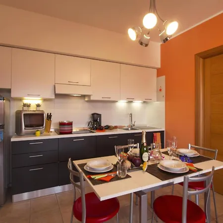 Casa Fiorita: Leggiuno 100 Meters From Lake Apartment With Shared Pool - Happy Rentals Διαμέρισμα Leggiuno