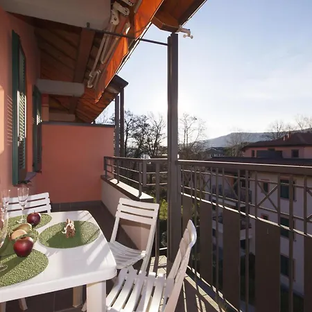 Casa Fiorita: Leggiuno 100 Meters From Lake Apartment With Shared Pool - Happy Rentals